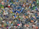 Plastikflaschen: der Rohstoff für das Root Pouch Material